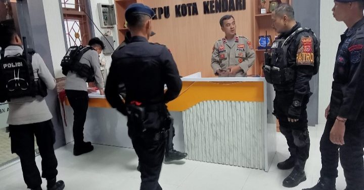 Polresta Lakukan Pengamanan Ketat di Kantor dan Gudang KPU serta Kantor Bawaslu Kota Kendari