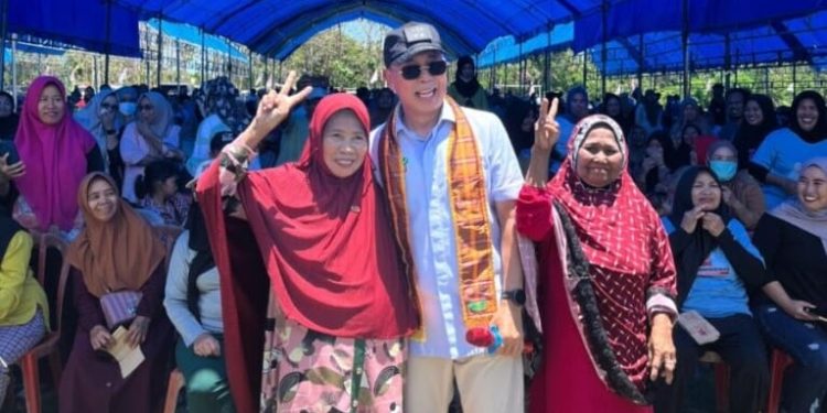 ASR-Hugua Siap Tingkatkan Ekonomi di Masyarakat Melalui Bantuan Modal Usaha Untuk Ibu-ibu