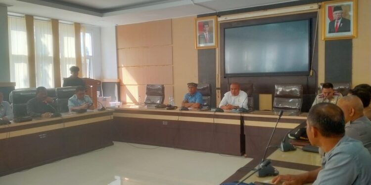 DPRD Kota Kendari Rekomendasikan Pembongkaran Pagar yang Tutup Jalan Warga di Megros
