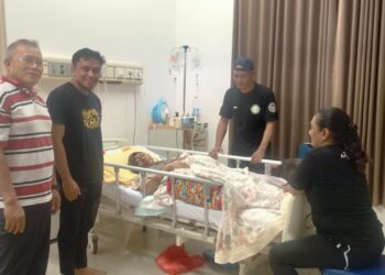 Jenguk Warga Kendari Sedang Sakit, Afdhal Beri Penguatan Pasien dan Doakan Cepat Sembuh