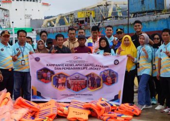 KUPP Lapuko Kampanye Keselamatan Pelayaran dan Bagikan Life Jacket ke Nelayan