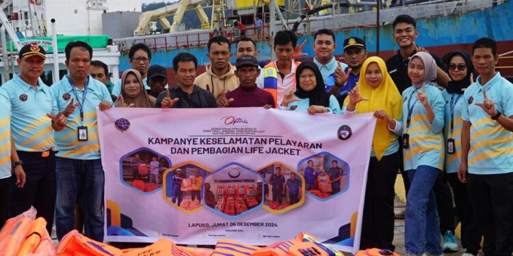KUPP Lapuko Kampanye Keselamatan Pelayaran dan Bagikan Life Jacket ke Nelayan