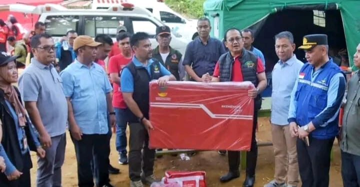 Pemkot Kendari Berikan Bantuan Korban Kebakaran di TPA Puuwatu