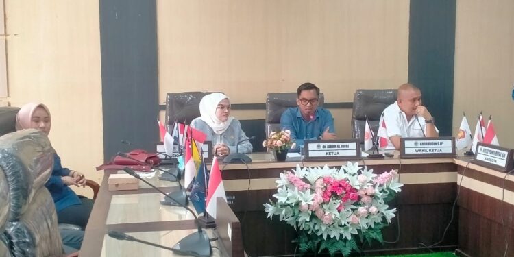 DPRD Kota Kendari Gelar RDP Terkait Penggunaan Seragam Sekolah di THM Michelin