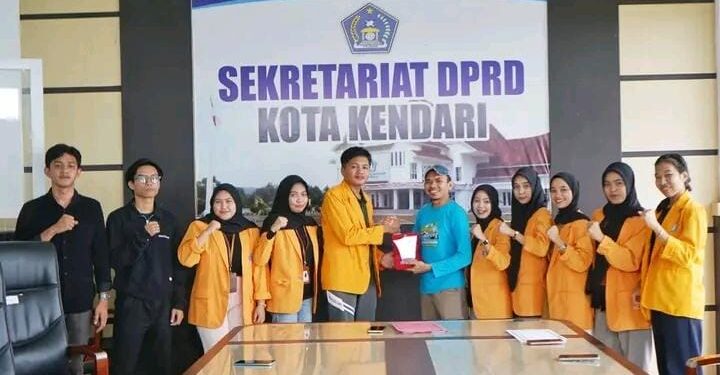 Sekretariat DPRD Kota Kendari Melepas Mahasiswa Magang Jurusan Ilmu Komunikasi UHO