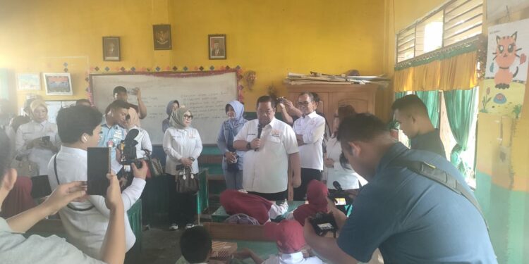 Lanud Haluoleo Kendari Bersama Kadin Sultra Salurkan Makan Siang Bergizi Gratis