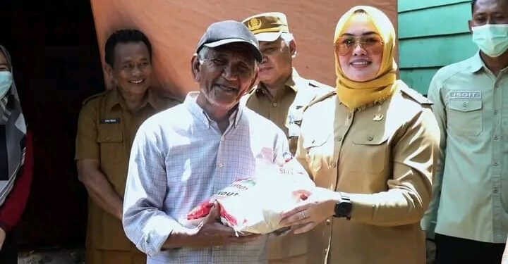 Wali Kota Kendari Cek Kondisi dan Serakan Bantuan Korban Kebakaran di TPA Puuwatu