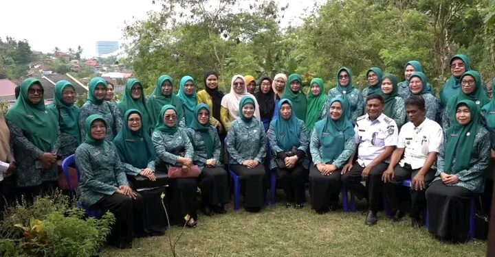 TP PKK Kota Kendari Tinjau Dua Kelurahan Persiapan Lomba 10 Program Pokok PKK