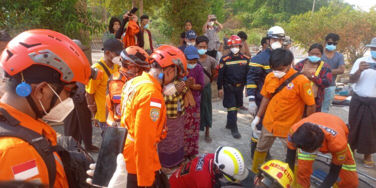 Sinergi Antar Negara, Tim USAR Berhasil Temukan Korban Gempa Myanmar di Runtuhan Bangunan
