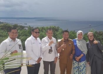Bupati La Ode Darwin Pastikan 11 Desa di Pulau Terpencil Muna Barat Nikmati Listrik