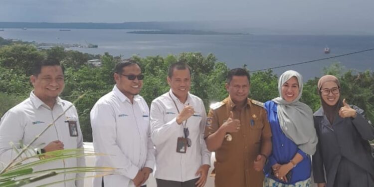 Bupati La Ode Darwin Pastikan 11 Desa di Pulau Terpencil Muna Barat Nikmati Listrik