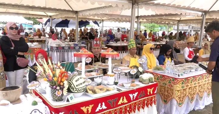 Lomba Mosolori Meriahkan HUT Kota Kendari ke-194 di Pantai Nambo