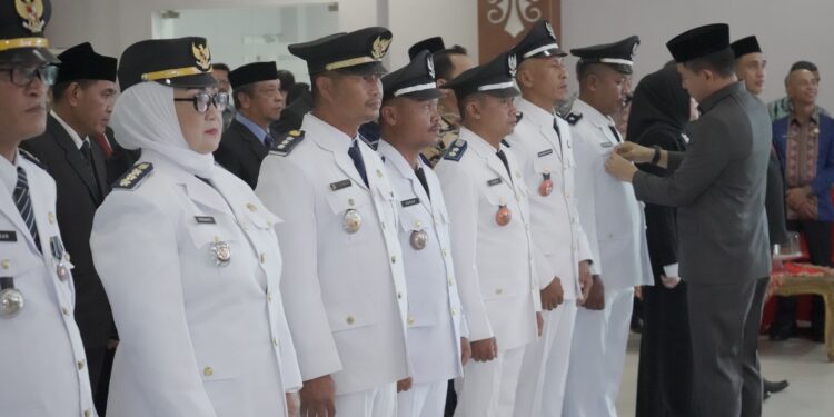 Bupati Konsel Rotasi Pejabat Administrator dan Pejabat Pengawas