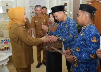 Wali Kota Kendari Serahkan SK CPNS Formasi 2024