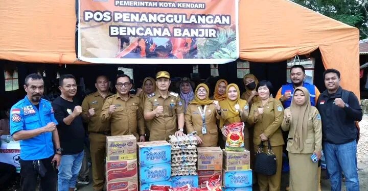 ASN Pemkot Kendari Kompak Bantu Korban Banjir di Kali Wanggu