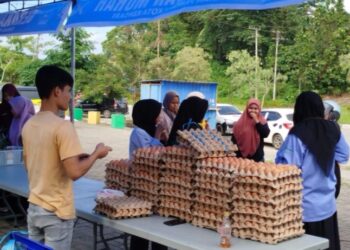 Bantu Masyarakat Pesisir Pemkot Kendari Gelar Pasar Murah di Kelurahan Talia