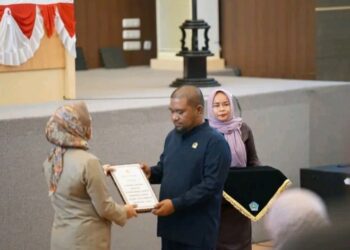 Wali Kota Kendari Serahkan Raperda RPJMD untuk Dibahas DPRD