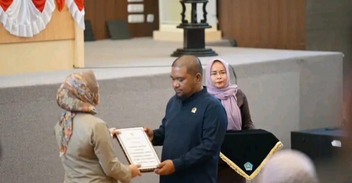 Wali Kota Kendari Serahkan Raperda RPJMD untuk Dibahas DPRD