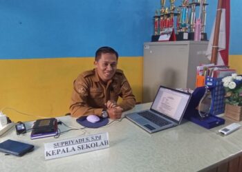 SD Negeri 40 Kendari Gratiskan Seragam Sekolah ke Siswa
