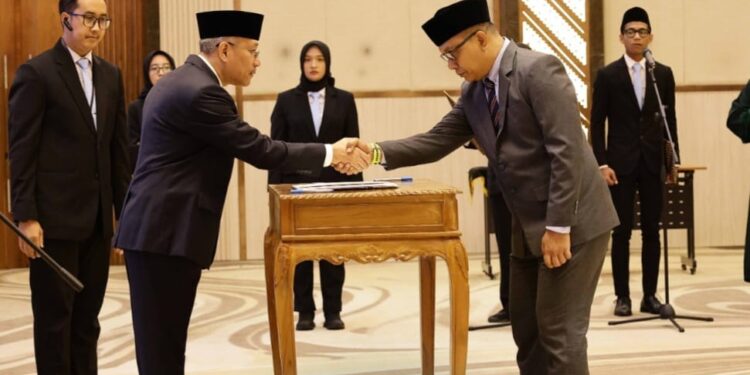 Prof Armid Resmi Jadi Rektor Universitas Halu Oleo 2025-2029