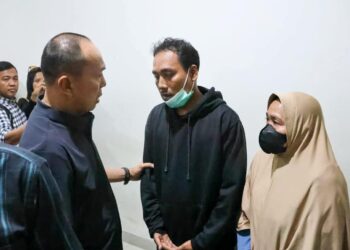 Gubernur Andi Sumangerukka Besuk Korban Pemukulan Siswa SMA 12 Kendari di Rumah Sakit