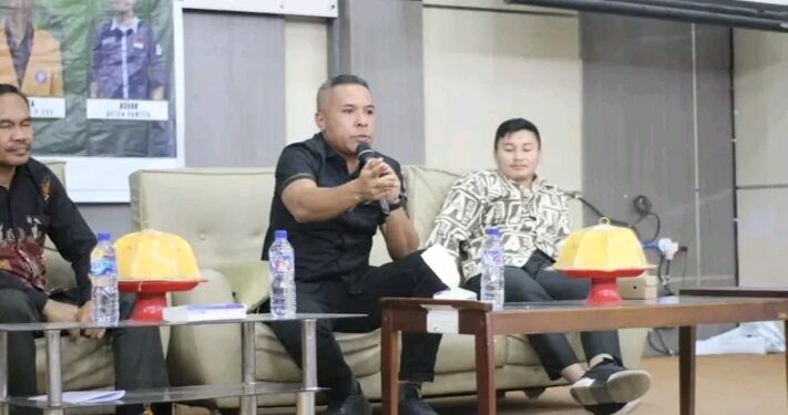 Rajab Jinik dan Fadal Rahmat Jadi Pembicara Dalam Dialog Sekolah Legislatif Mahasiswa FISIP UHO