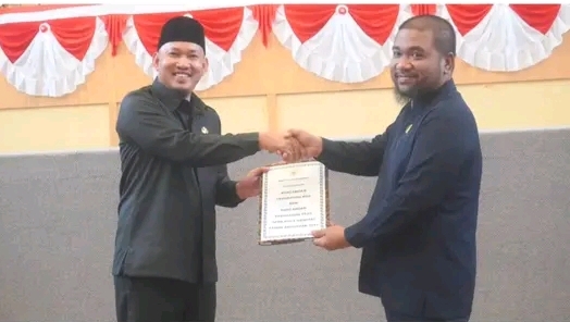 Wakil Wali Kota Kendari Serahkan Dokumen RAPBD Perubahan 2025 ke DPRD