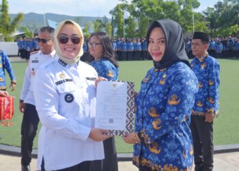 Wali Kota Kendari Siska Karina Imran Serahkan 3.045 SK PPPK Paruh Waktu