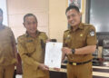 Sekretaris DPRD Kota Kendari Serahkan SK P3K Paruh Waktu