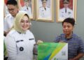 Wali Kota Kendari Serahkan Kartu BPJS Ketenagakerjaan 1.500 Pekerja Informal