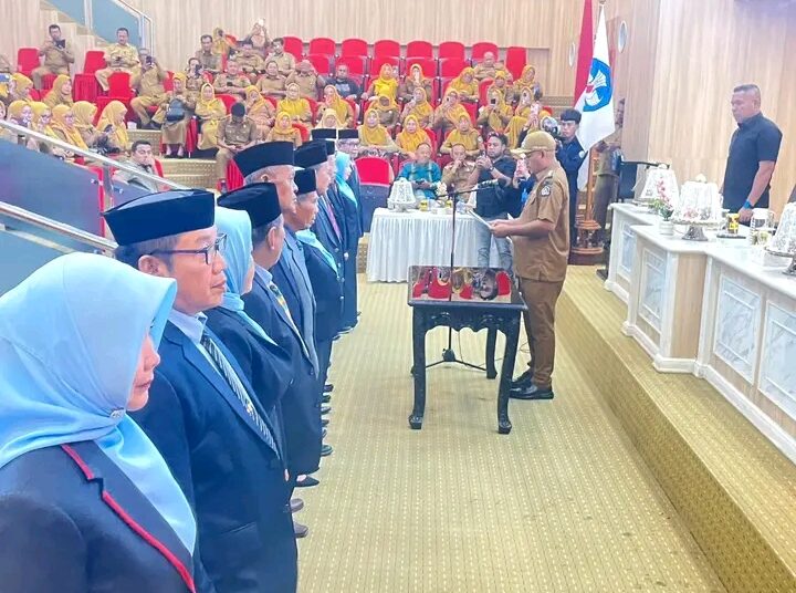 Wakil Wali Kota Sudirman Kukuhkan Dewan Pendidikan Kota Kendari Periode 2025-2030