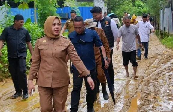 Wali Kota Kendari Tinjau Lokasi Lumpur Penyebab Banjir di Wua-Wua