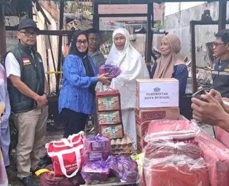 Pemkot Kendari Salurkan Bantuan Korban Kebakaran Dua Rumah di Bende