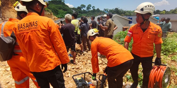 Terjepit Dalam Excavator, Warga Buton Selatan Meinggal Dunia Tertimpa Batu Besar