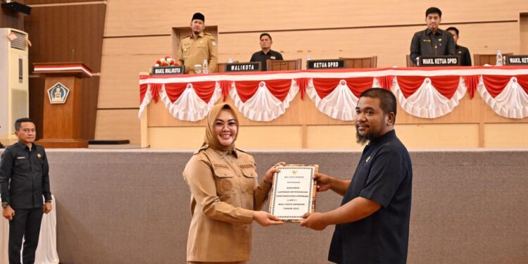 Sampaikan LKPJ Tahun 2025, Wali Kota Kendari Paparkan Realiasi PAD Dalam Rapat Paripurna DPRD