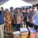 Didampingi Wali Kota Kendari, Mentan Amran Tinjau Lokasi Banjir Sekaligus Berikan Bantuan