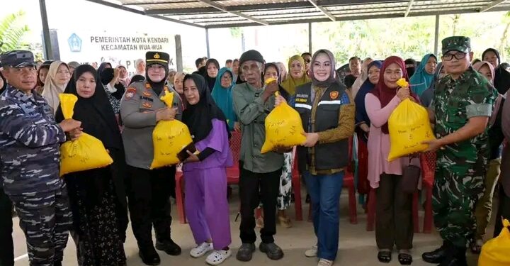 Pemkot Kendari Terus Pastikan Penyaluran Bantuan Pangan untuk Korban Banjir Tersalurkan