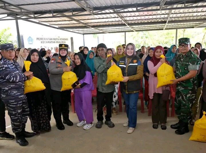 Pemkot Kendari Terus Pastikan Penyaluran Bantuan Pangan untuk Korban Banjir Tersalurkan
