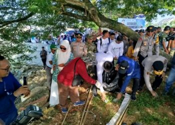 Gerakan Indonesia Asri, Wamendagri dan Wakil Wali Kota Kendari Pimpin Aksi Bersih Teluk Kendari
