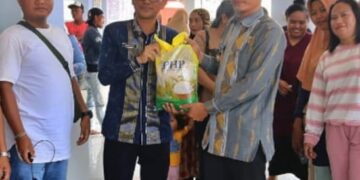 Pemkot Kendari Salurkan Bantuan Peduli Warga Terdampak Banjir di Kelurahan Punggolaka