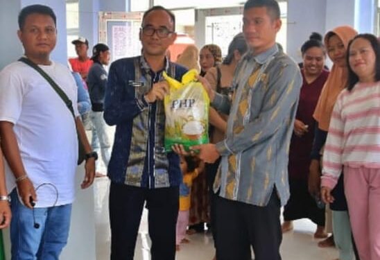 Pemkot Kendari Salurkan Bantuan Peduli Warga Terdampak Banjir di Kelurahan Punggolaka