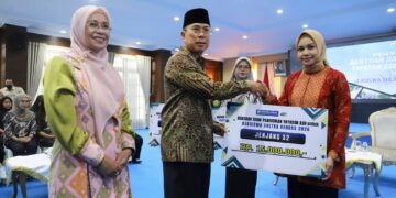 150 Mahasiswa Terima Bantuan Dana Pendidikan Sultra Cerdas dari Gubernur Andi Sumangerukka