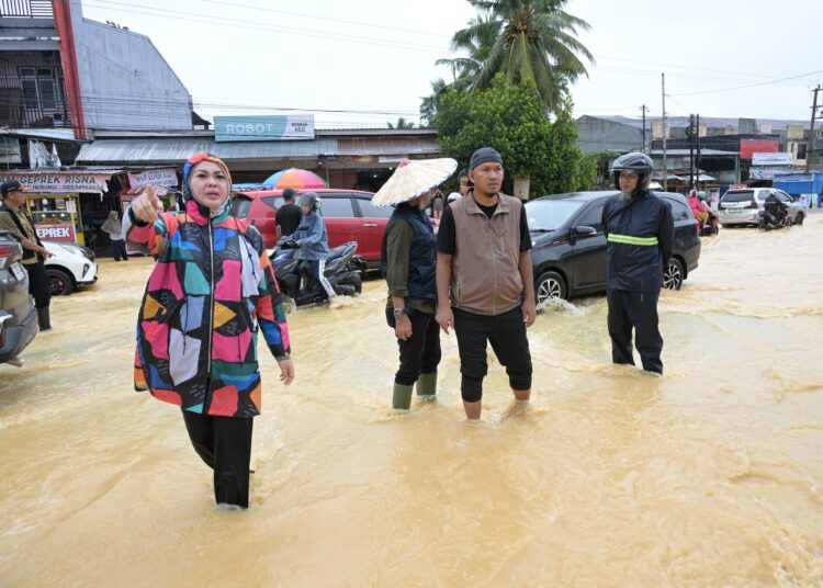 Wali Kota Kendari Turun Langsung Tinjau Banjir dan Berdialog dengan Warga