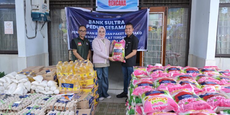 Wali Kota Kendari Terima Bantuan dari Bank Sultra untuk Korban Banjir
