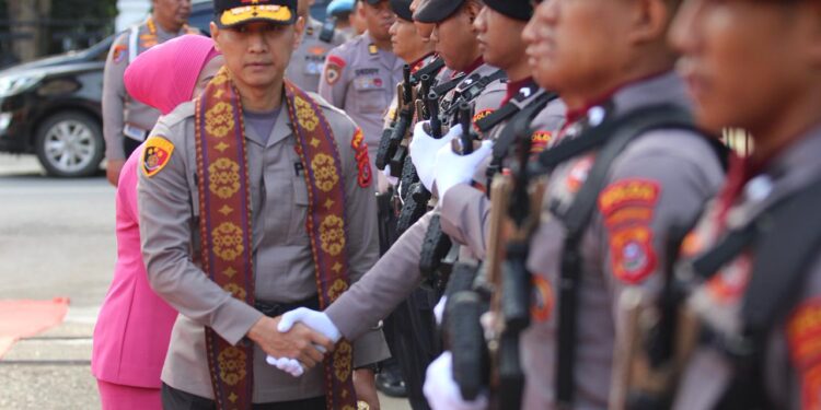 Polda Sultra Sambut Kedatangan Kapolda Baru Irjen Pol. Dr. Himawan Bayu Aji