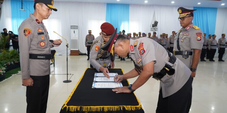 Kapolda Sultra Pimpin Sertijab Wakapolda Brigjen Pol. Budi Hermawan, Resmi Bertugas di Polda Sultra
