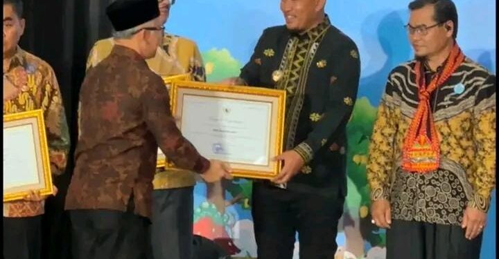 Pemkot Kendari Raih Penghargaan Revitalisasi Bahasa Daerah Dari Kementerian Pendidikan Dasar dan Menengah
