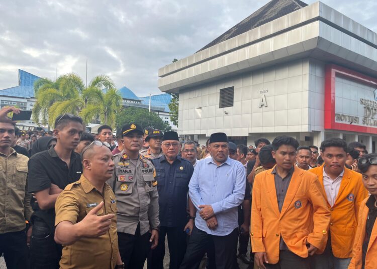 Polresta Kendari Kawal Penyampaian Aspirasi Mahasiswa di DPRD Sultra