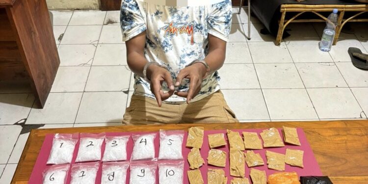 Pria Asal Kalimantan Dibekuk Satresnarkoba Polres Bombana Usai Bawa Sabu 860,60 Gram