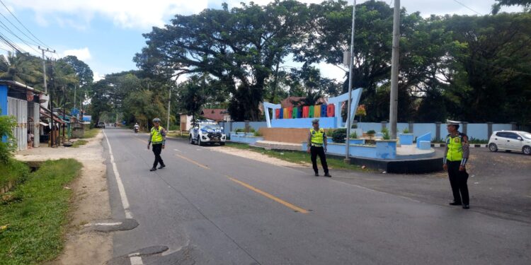 Ditlantas Polda Sultra Tingkatkan Pengamanan dan Pengaturan Lalu Lintas di Pantai Nambo